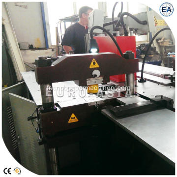 Machine de traitement de barres omnibus multifonction CNC